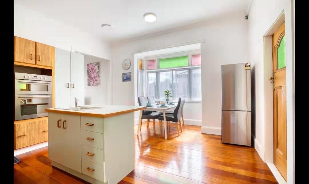Villa Near Cbd And Globox Arena Hamilton Bagian luar foto
