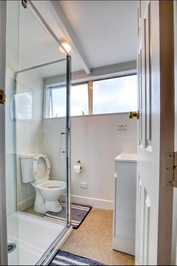 Villa Near Cbd And Globox Arena Hamilton Bagian luar foto
